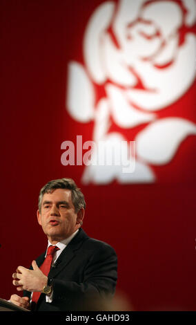 Premierminister Gordon Brown spricht bei der walisischen Arbeitskonferenz 2008 im Venue Cymru, Llandudno. Stockfoto