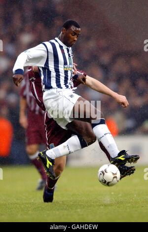 Fußball - FA Barclaycard Premiership - West Bromwich Albion / Manchester City. Jason Roberts von West Bromwich Albion kontrolliert den Ball Stockfoto