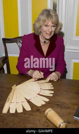 Camilla, die Herzogin von Cornwall bei einem Besuch im Fan Museum, Greenwich, im Südosten Londons. Stockfoto