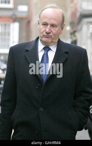 Der ehemalige Metropolitan Police Commissioner Lord Stevens kommt heute am High Court in London an, um Beweise für die Untersuchung des Todes von Diana, Prinzessin von Wales und Dodi Fayed, zu liefern. Stockfoto