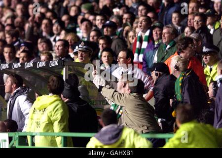 Fußball - UEFA-Cup - Dritte Runde - Erstes Bein - Celta Vigo. Martin O'Neill, der keltische Manager, geht den Tunnel hinunter, nachdem er abgeschickt wurde Stockfoto