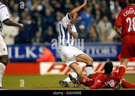 Fußball - FA Barclaycard Premiership - West Bromwich Albion / Middlesbrough. Daniele Dichio schießt das Siegtor für West Bromwich Albion, als Ugo Ehiogu von Middlesbrough angreift Stockfoto