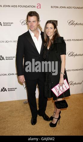 Chris O'Donnell und seine Frau Caroline Fentress kommen zur 16. Jährlichen Oscar-Party der Sir Elton John AIDS Foundation im Pacific Design Center in Los Angeles an. Stockfoto