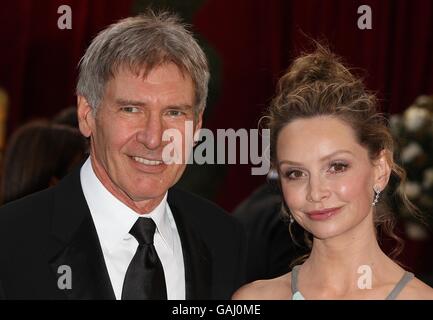 Harrison Ford und Calista Flockhart kommen für die 80. Academy Awards (Oscars) im Kodak Theater, Los Angeles. Stockfoto