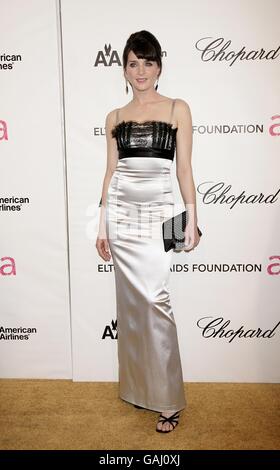 Michele Hicks kommt zur 16. Jährlichen Oscar-Party der Sir Elton John AIDS Foundation im Pacific Design Center in Los Angeles. Stockfoto