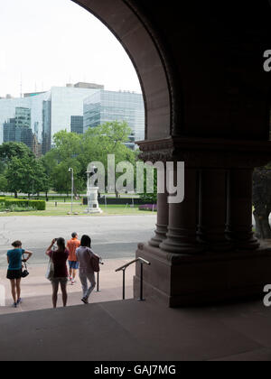 Queen's Park Legislative Assembly of Ontario und Urban Park in Downtown Toronto, Ontario, Kanada. Entworfen von Richard A. Waite Stockfoto
