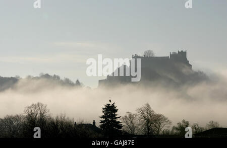 Stirling Castle. Stirling Castle heute im frühen Morgennebel. Stockfoto