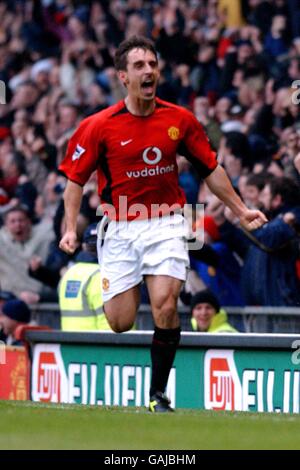 Fußball - FA Barclaycard Premiership - Manchester United / Arsenal. Gary Neville von Manchester United feiert Stockfoto