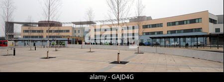 Central Middlesex Hospital in Park Royal, nordwestlich von London. Das wiederaufgebaute Central Middlesex Hospital, das heute vom Prince of Wales offiziell wiedereröffnet wurde. Stockfoto