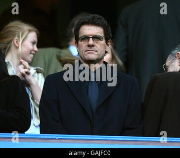 Fußball - Barclays Premier League - Chelsea gegen Liverpool - Stamford Bridge. Vor dem Anpfiff war der englische Manager Fabio Capello auf der Tribüne. Stockfoto