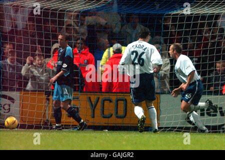 Paul McKenna von Preston North End wendet sich ab, um danach zu feiern Erzielte seinen Seiten zweites Tor gegen Burnley Stockfoto