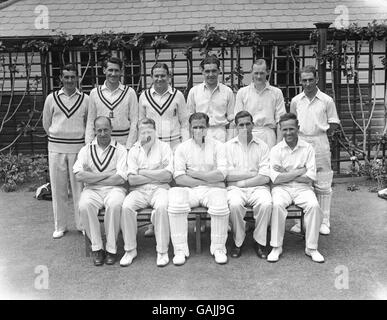 Warwickshire Team-Gruppe: (Hintere Reihe, l-r) Albert Wolton, Tom Pritchard, Fred Gardner, Alan Townsend, Kenneth Taylor, Reggie Spooner; (vordere Reihe, l-r) Charlie Grove, Eric Hollies, Tom Dollery, Jack Marshall, John Ord Stockfoto