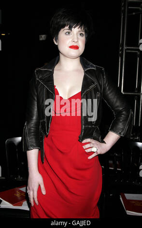 Kelly Osbourne bei der Vivienne Westwood Red Label London Fashion Week Herbst/Winter 2008 Show, die im Old Sorting Office in Holborn im Zentrum von London stattfand. Stockfoto