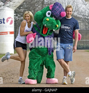 First Monster Challenge Photocall - London. Nell McAndrew und Ben Fogle starten die erste Monster Challenge im Regents Park, London. Stockfoto