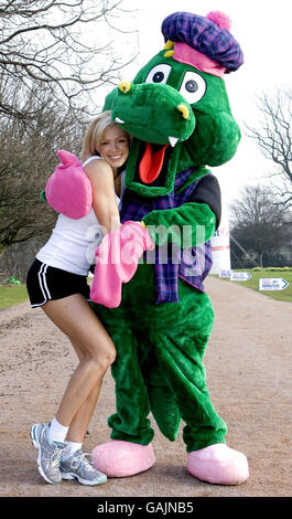 First Monster Challenge Photocall - London. Nell McAndrew startet die erste Monster Challenge im Regents Park, London. Stockfoto