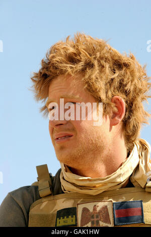 Prinz Harry in der Wüste in der Provinz Helmand in Südafghanistan. Stockfoto