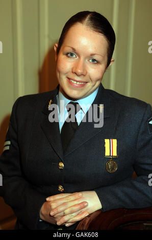 Korporal Nicola Blake von der RAF aus Salford Greater Manchester, am Royal College of Nursing HQ im Zentrum von London, für einen Empfang zur Ehre der Arbeit von Militärkrankenschwestern im Irak und in Afghanistan, heute Abend. Stockfoto