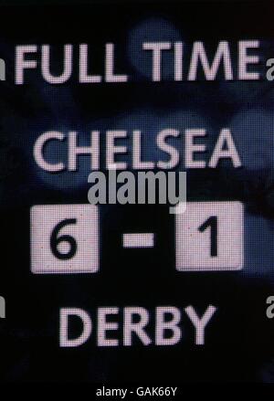 Fußball - Barclays Premier League - Chelsea / Derby - Stamford Bridge. Die Anzeigetafel erzählt die Geschichte nach dem letzten Pfiff. Stockfoto