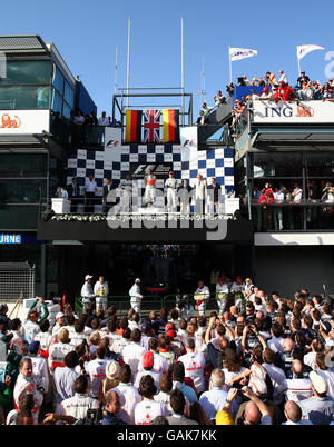 Formel-1-Autorennen - Großer Preis Von Australien - Rennen - Albert Park. McLaren Lewis Hamilton feiert seinen Sieg beim Formel 1, Australian, Grand Prix im Albert Park, Melbourne, Australien. Stockfoto