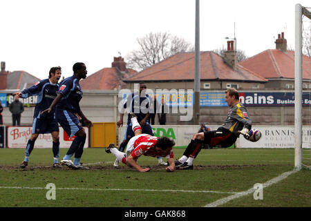 Fußball - Coca-Cola Football League Two - Morecambe V Brentford - Christie Park Stockfoto