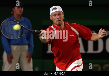 Rainer Schuettler (GER) kehrt gegen Andy Roddick (USA) zurück Stockfoto