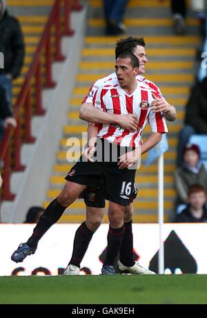 Fußball - Barclays Premier League - Aston Villa gegen Sunderland - Villa Park. Michael Chopra von Sunderland feiert das erste Tor des Spiels mit seinem Teamkollegen Daryl Murphy Stockfoto