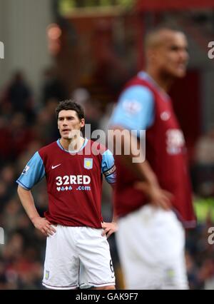 Gabriel Agbonlahor und Gareth Barry (links) von Aston Villa waren nach dem Absehen depriziert Sunderlands Michael Chopra punktet Stockfoto