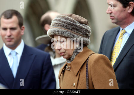 Royals besuchen Ostern Mattins service Stockfoto