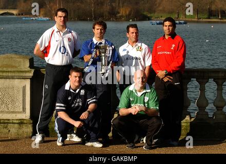 Teamkapitäne - Martin Johnson (England), Gordon Bulloch (Schottland) Fabian Galthie (Frankreich), Alessandro Troncon (Italien) Keith Wood (Irland) und Colin Charvis (Wales) im Hyde Park für den Start der RBS Six Nations Stockfoto