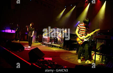 Radiohead konzertiert im BBC Radio Theatre in Portland Place, im Zentrum von London. Stockfoto