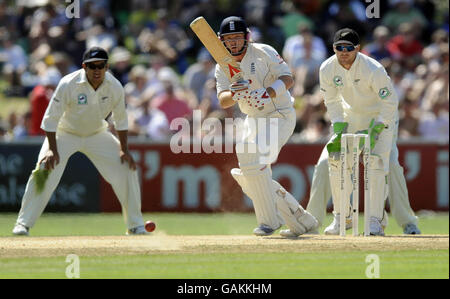 Cricket - Neuseeland - England - 3. Test - 3. Tag - Napier. Der englische Ian Bell trifft 4 Läufe während des 3. Tests im McLean Park, Napier, Neuseeland. Stockfoto