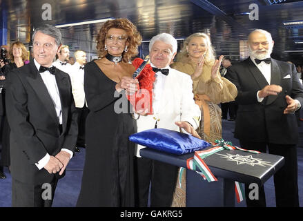 Sophia Loren tauft Kreuzfahrtschiff MSC Poesia - Dover Stockfoto