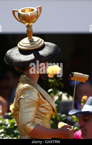 Australien Melbourne Cup. Rennfahrer in aufwändiger Tracht während des Melbourne Cup in Melbourne, Australien. Stockfoto