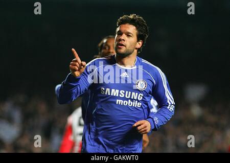 Fußball - UEFA Champions League - erste Ausscheidungsrunde - zweite Etappe - Chelsea gegen Olympiakos - Stamford Bridge. Chelsea's Michael Ballack feiert sein Tor Stockfoto