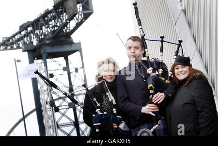 Dawn French und Jennifer Saunders arbeiten mit dem Piper Anthony Collins zusammen, um ihre Still Alive 2008 Tour beim SECC in Glasgow zu promoten. Stockfoto