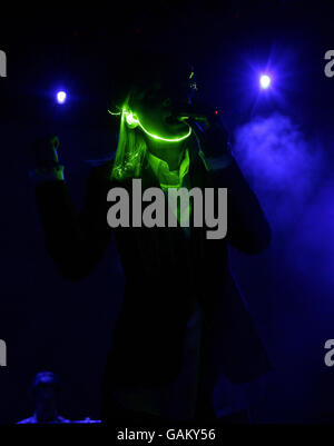 Roisin Murphy tritt auf der Bühne im Roundhouse im Zentrum von London auf. Stockfoto