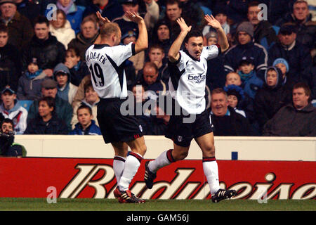 Fußball - FA Barclaycard Premiership - Manchester City gegen Fulham. Fulham's Steed Malbranque feiert das Tor zum Eröffnungstreffer gegen Manchester City Stockfoto