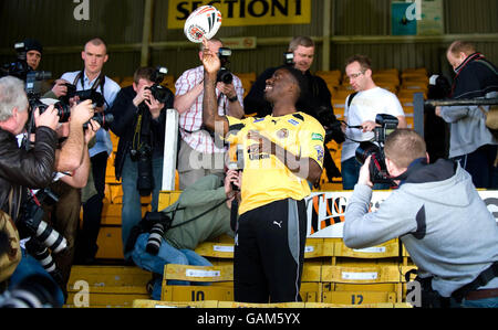 Dwain Chambers während einer Pressekonferenz im Dschungel, Castleford. Stockfoto