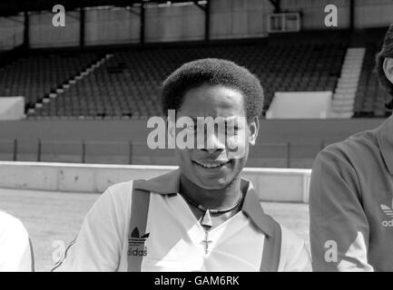 Fußball - Football League Division Two - Orient Photocall. John Chiedozie, Orient Stockfoto