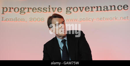 EU-Handelskommissar Peter Mandelson leitet heute eine Debatte auf der Konferenz und dem Gipfel über Progressive Governance in Hertfordshire. Stockfoto