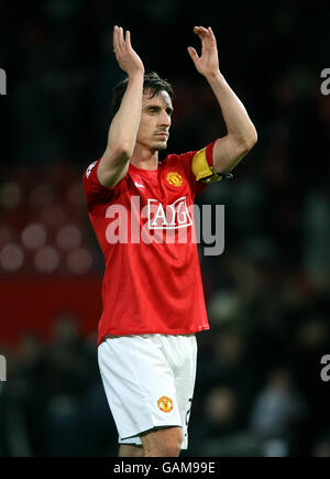 Fußball - UEFA Champions League - Viertelfinale - zweite Etappe - Manchester United gegen AS Roma - Old Trafford. Gary Neville von Manchester United feiert nach dem letzten Pfiff Stockfoto