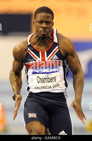 Der britische Dwain Chambers gewinnt im Rahmen der IAAF-Hallenweltmeisterschaften im Palau Velodromo Luis Puig in Valencia, Spanien, sein Halbfinale des 60-m-Herrenevent. Stockfoto