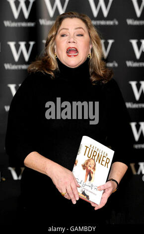 Kathleen Turner Signierstunde - London Stockfoto