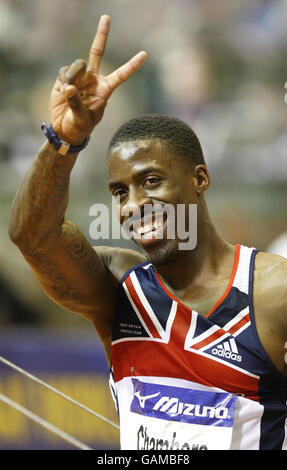 Die britischen Dwain Chambers feiern, nachdem sie während der IAAF-Hallenweltmeisterschaften im Palau Velodromo Luis Puig in Valencia, Spanien, die Silbermedaille auf den 60 Metern gewonnen haben. Stockfoto