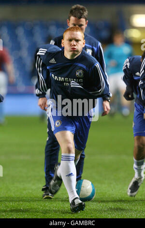 Fußball - FA Youth Cup - Halbfinale - Erstes Bein - Chelsea gegen Aston Villa - Stamford Bridge. Chelseas Michael Woods während des Trainings Stockfoto