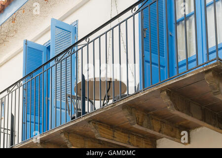 Nauplia, Griechenland 28. Dezember 2015. Schöne bunte Balkon in Nafplio in Griechenland. Stockfoto