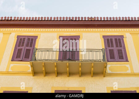 Nauplia, Griechenland 28. Dezember 2015. Schöne bunte Balkon in Nafplio in Griechenland. Stockfoto