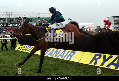 Horse Racing - Cheltenham Festival - Tag vier - Cheltenham Racecourse Stockfoto