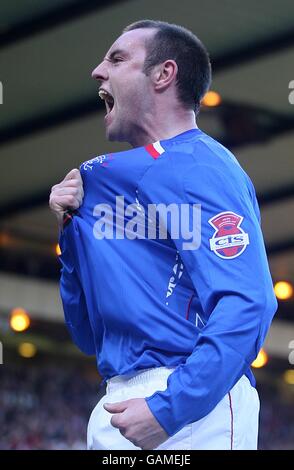 Fußball - CIS Insurance Cup Finale - Dundee United gegen Rangers - Hampden Park. Kris Boyd von den Rangers feiert das Tor zum Equalizer, um es 1-1 zu machen Stockfoto