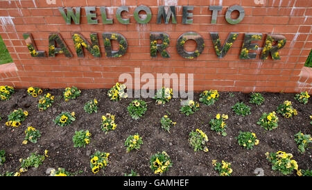 Allgemeine Ansicht des Schildes vor dem Land Rover Werk, Lode Lane, Solihull heute. Stockfoto